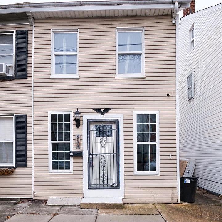 1st image of 566 W Philadelphia St