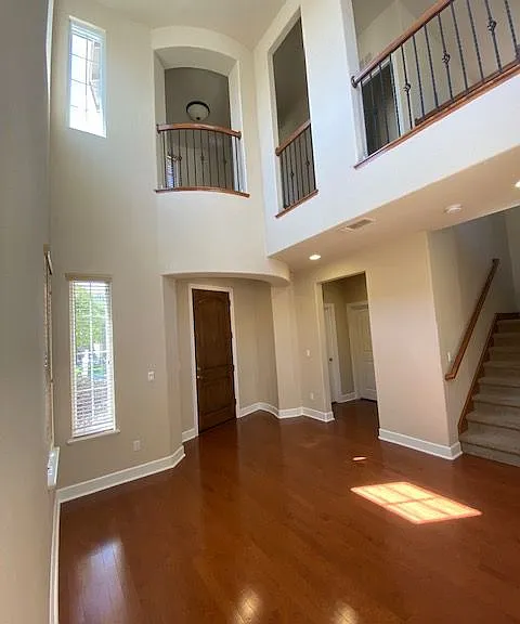 1123 Montague Ln — Photo 3