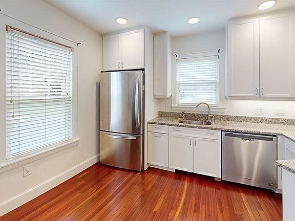 4th image of 22 Longfellow Rd