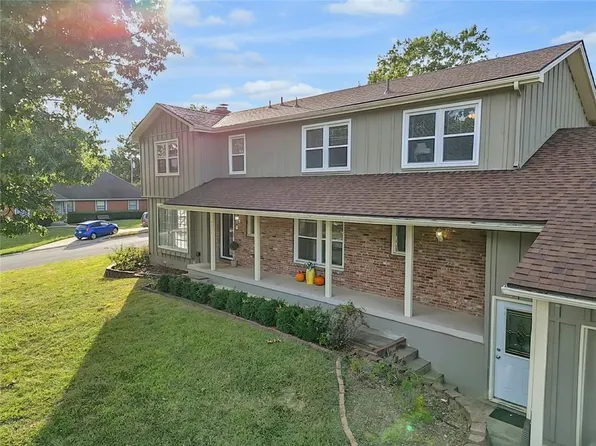 9526 Olmstead Rd, Kansas City, MO 64134