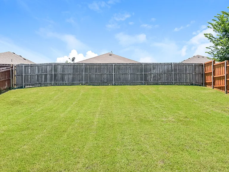 906 Oak Hollow Ln — Photo 15