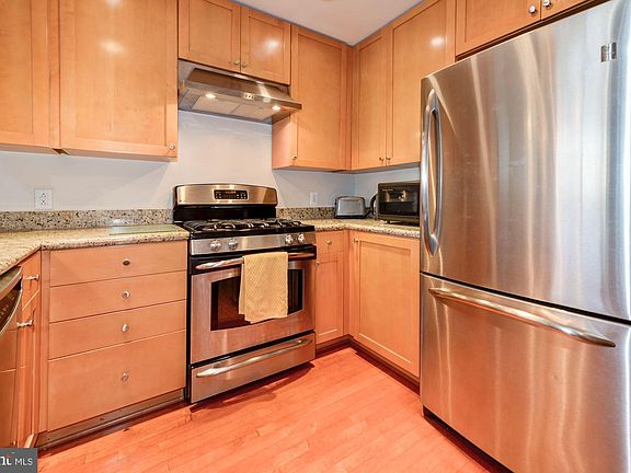 3rd image of 3600 Glebe Rd #715W