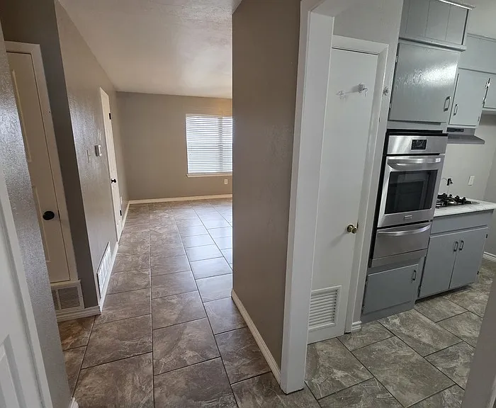 3311 W Shandon Ave — Photo 3