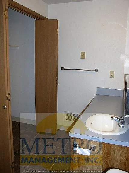 6655 W Denton Ln — Photo 7