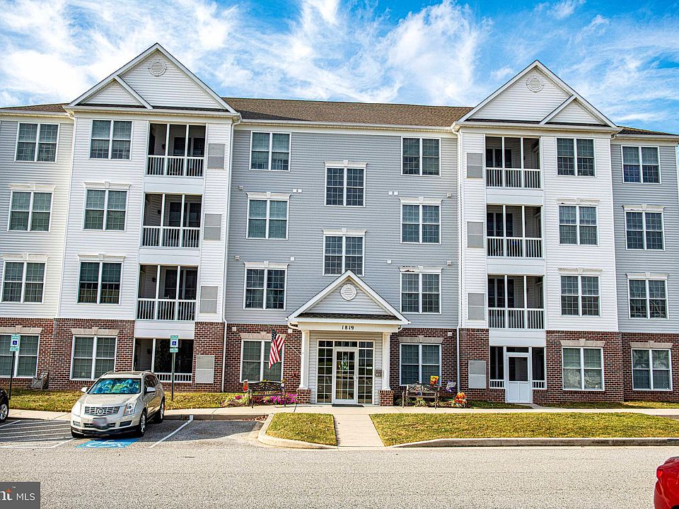 1st image of 1819 Selvin Dr Unit 303