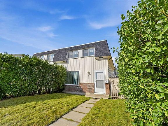 3rd image of 3012 S Dover Cres SE