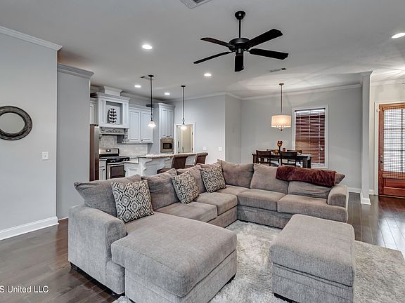 5th image of 130 Grace Dr