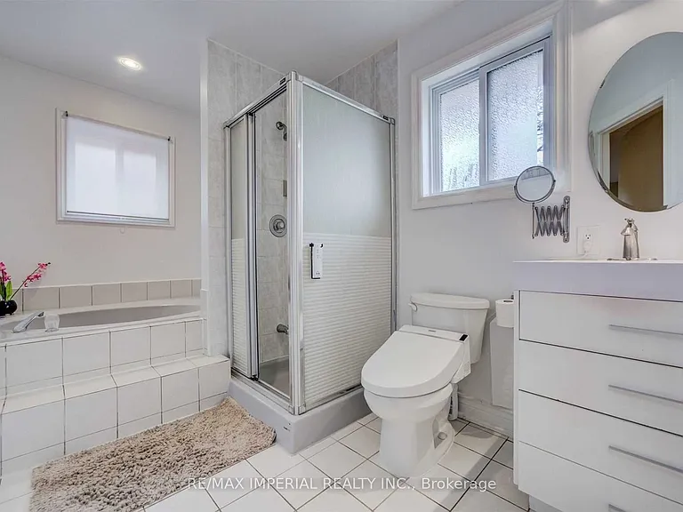 5295 Thornwood Dr #UPPER — Photo 10