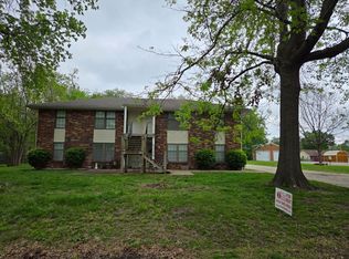 304 NE Forest St UNIT B, Lees Summit, MO 64063