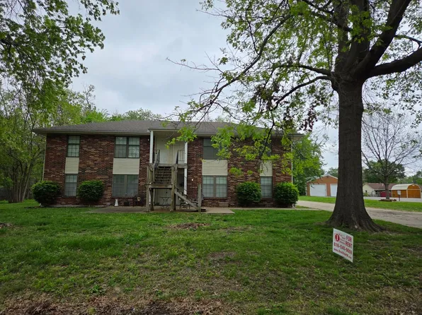 304 NE Forest St Unit B, Lees Summit, MO 64063