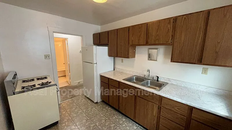 2 bed, 1.0 bath, $1,100 — Photo 3