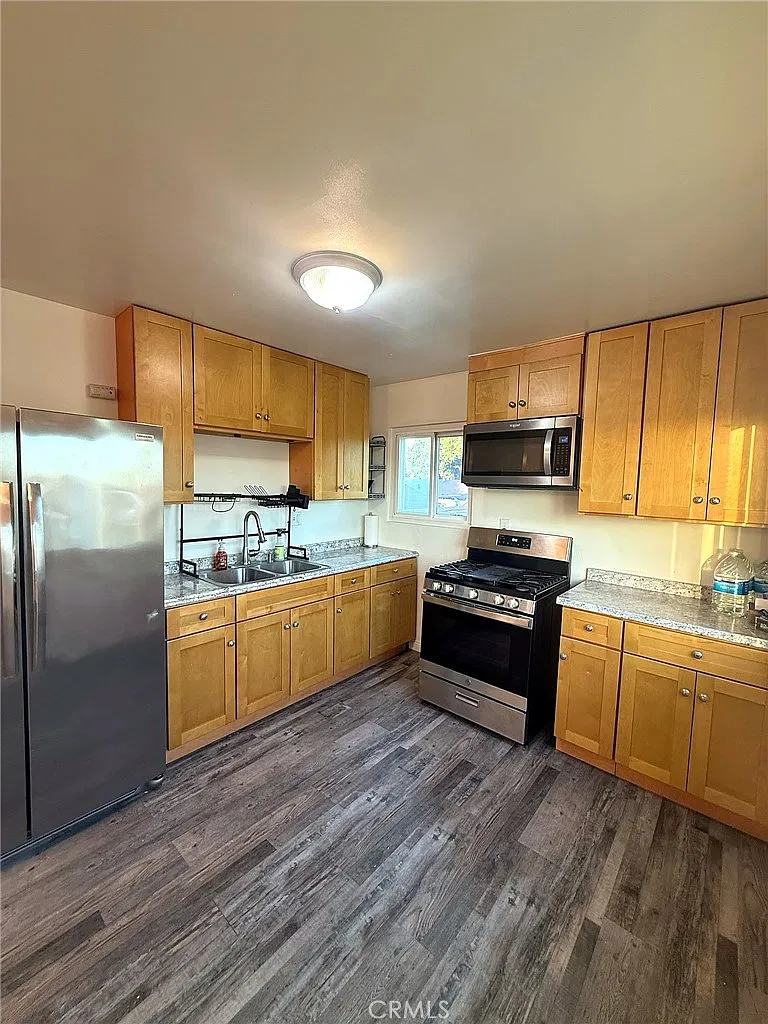 3 bed, 1.5 bath, 1690 sqft, $3,600 — Photo 1
