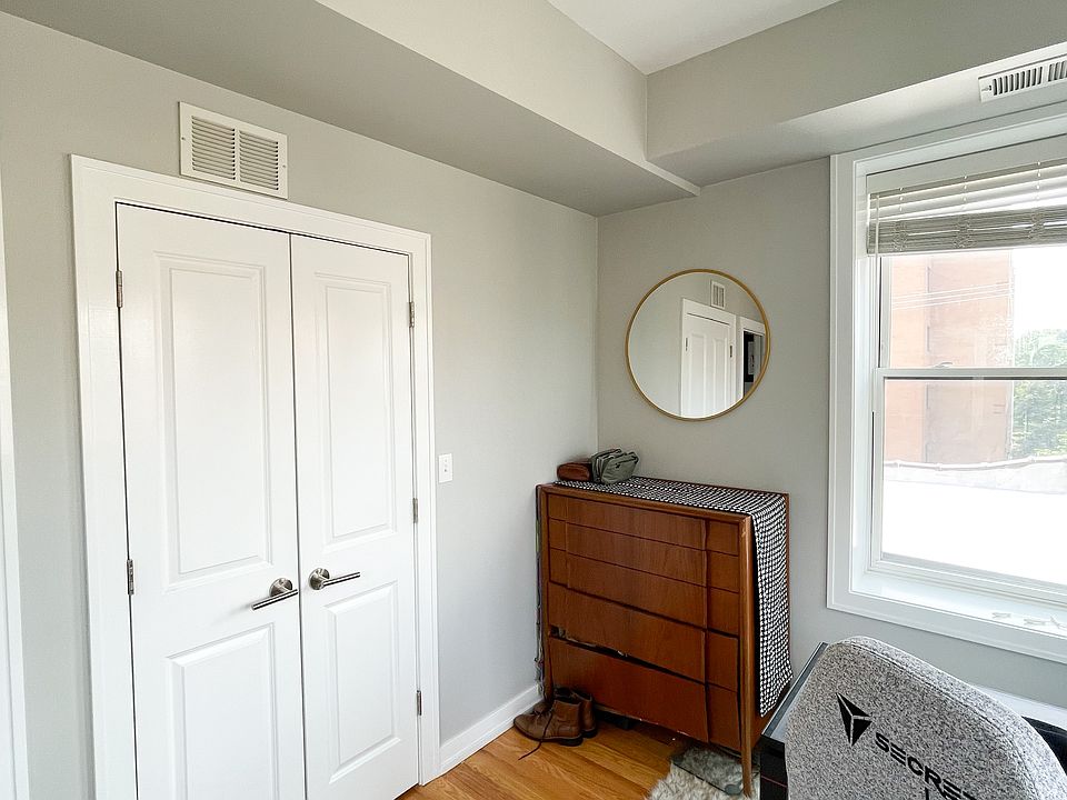 1st image of 2737 W Evergreen Ave #3F