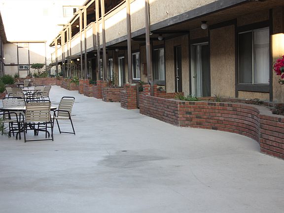 3rd image of 5500 Lindley Ave Unit 219
