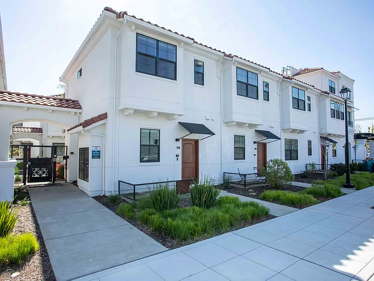 The Angelino — Photo 11