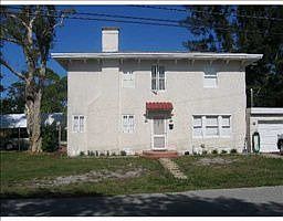 2nd image of 601 NE 21st Ct
