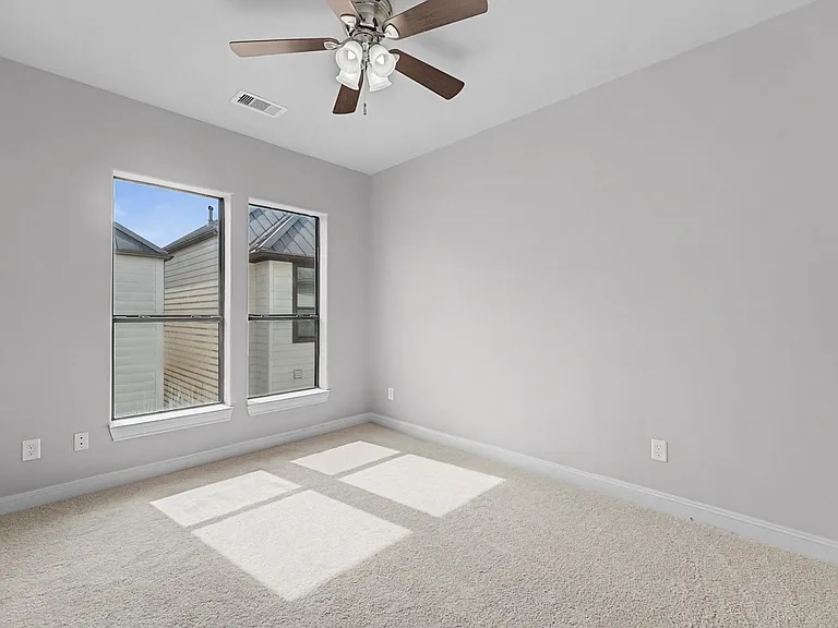 634 Nagle St — Photo 24