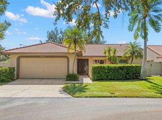 486 Genoa Cir NE, Saint Petersburg, FL 33703