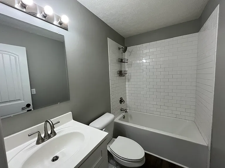 8430 N Dixie Hwy — Photo 9