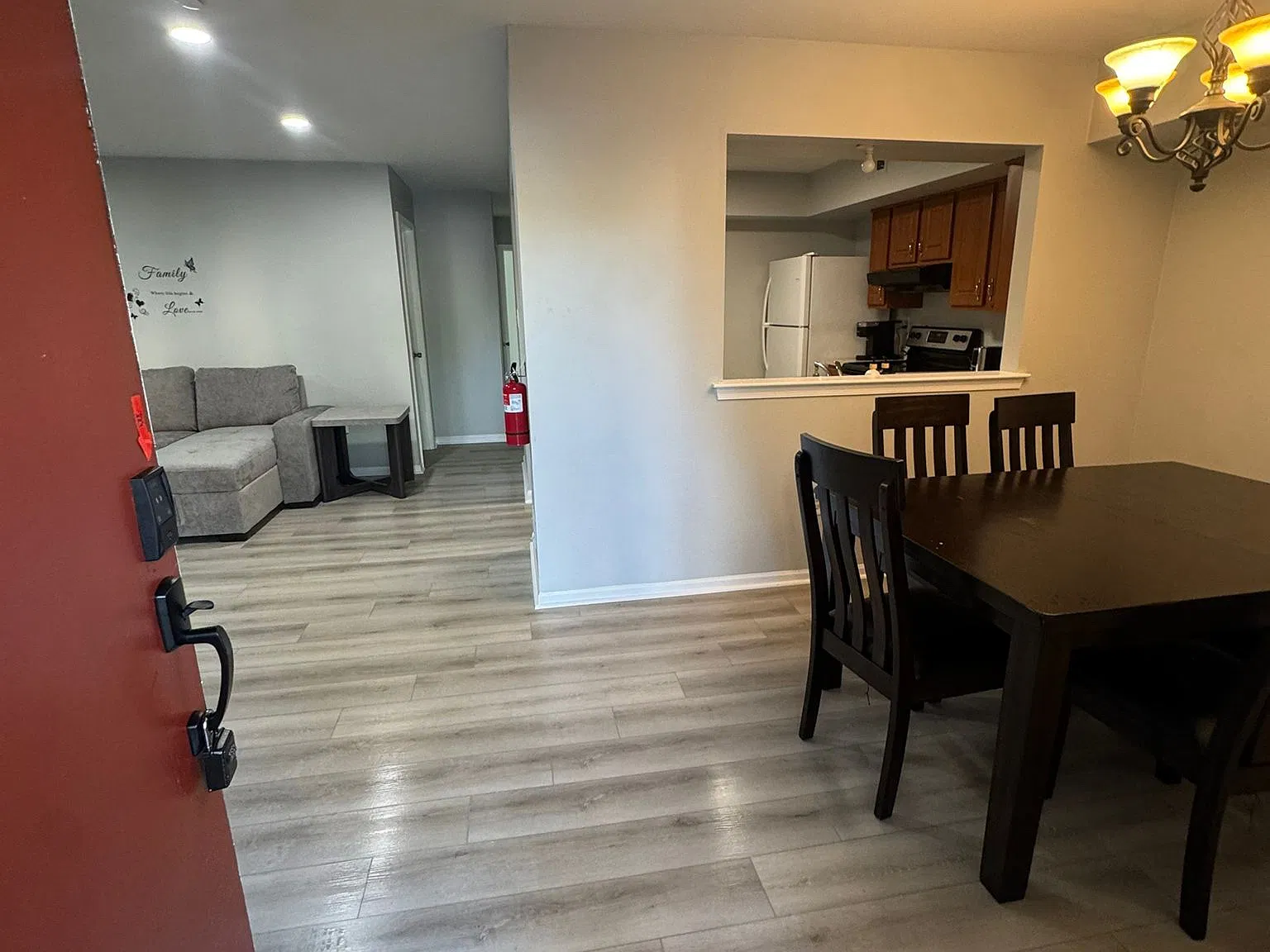 319 Woodlake Dr — Photo 2