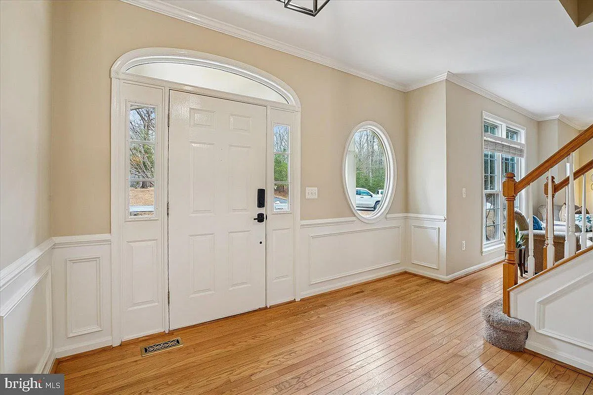 5 bed, 3.5 bath, 3932 sqft, $4,800 — Photo 3