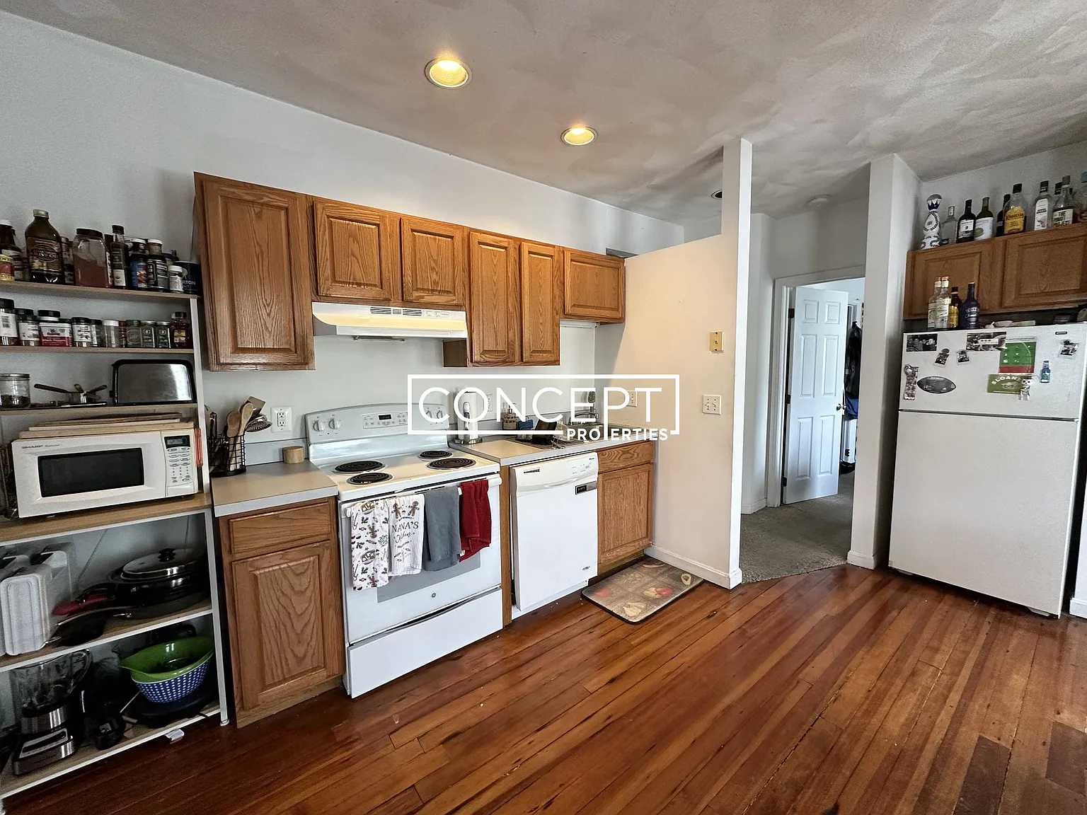 3 bed, 1.0 bath, 963 sqft, $3,100 — Photo 3