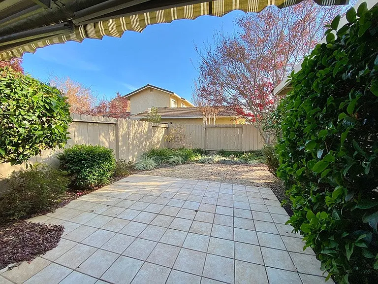 1633 San Vicente Ave — Photo 20