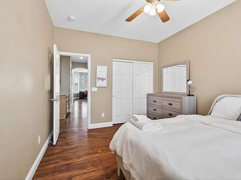 2433 W Ellis St — Photo 10