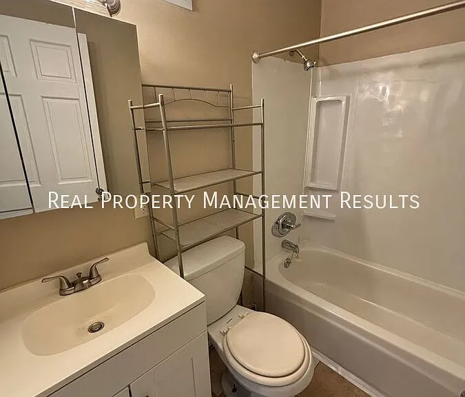1500 S Harlan Ave #B — Photo 8