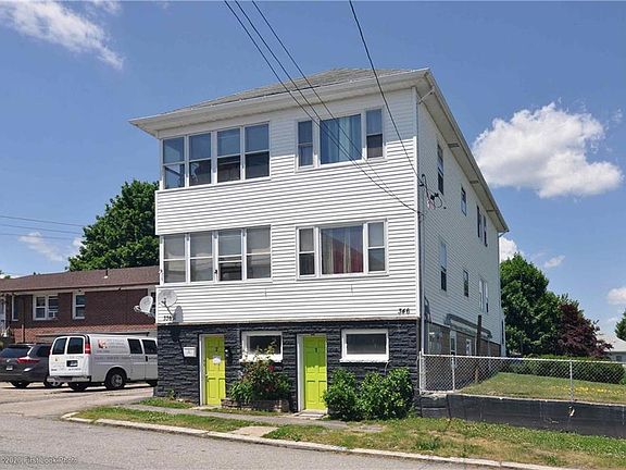 3rd image of 336 Farmington Ave