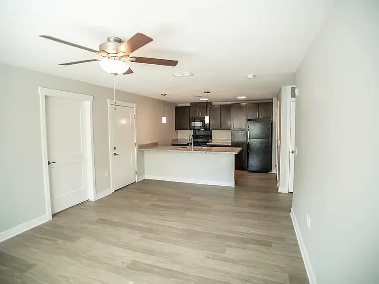 Riverbend Flats — Photo 7