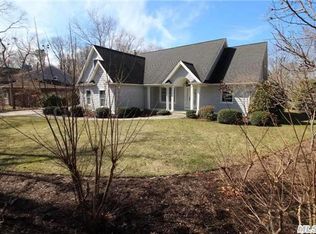 19A Columbine Ave N, Hampton Bays, NY 11946