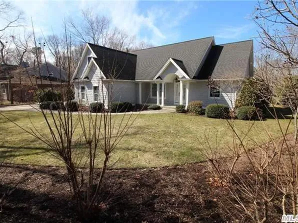 19A Columbine Ave N, Hampton Bays, NY 11946
