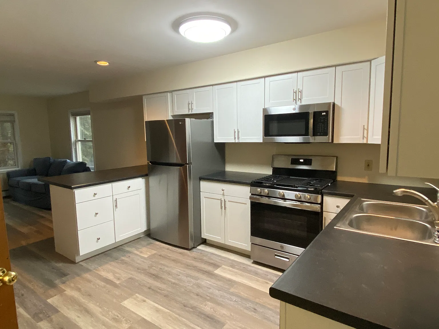 4 bed, 1500 sqft, $4,000 — Photo 2
