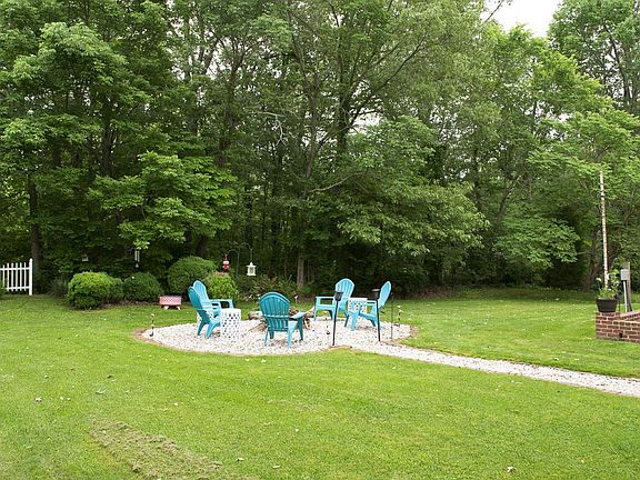 4th image of 230 White Oak Ln