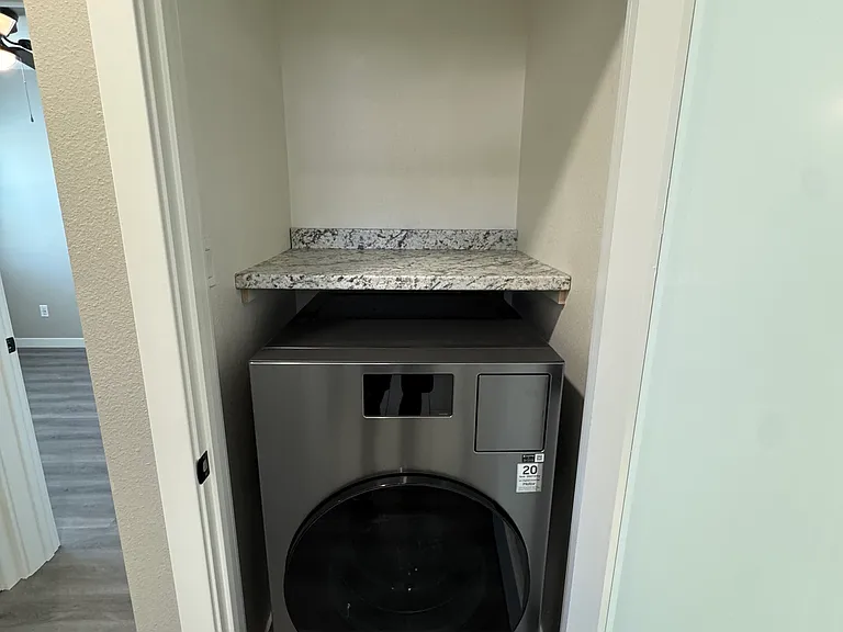 762 E Hillcrest Dr — Photo 16