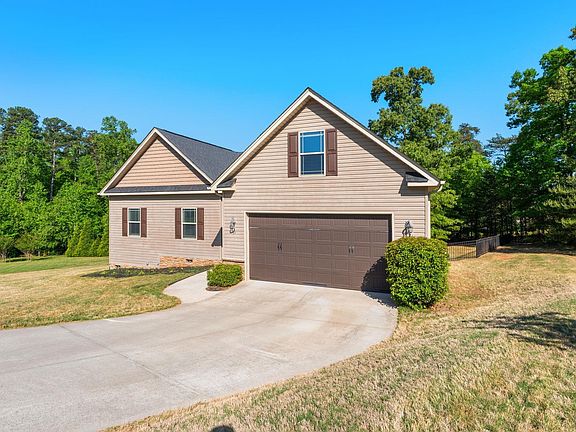 3rd image of 31 Caperton Way