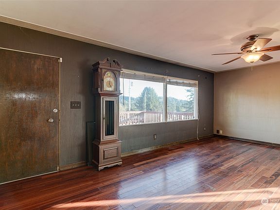 3rd image of 2749 Highland Drive