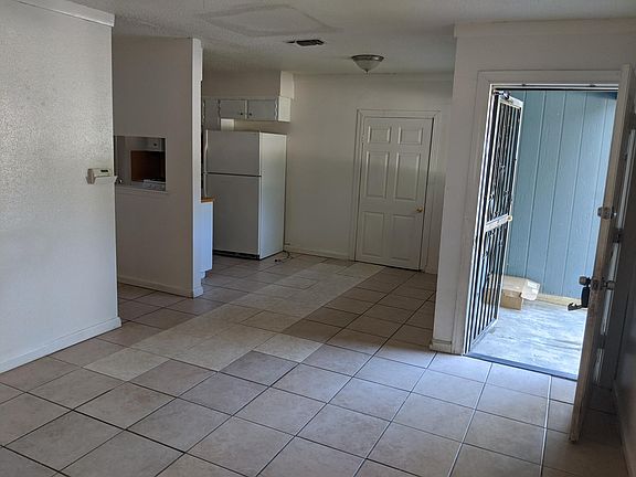 3rd image of 2313 Rockridge Dr