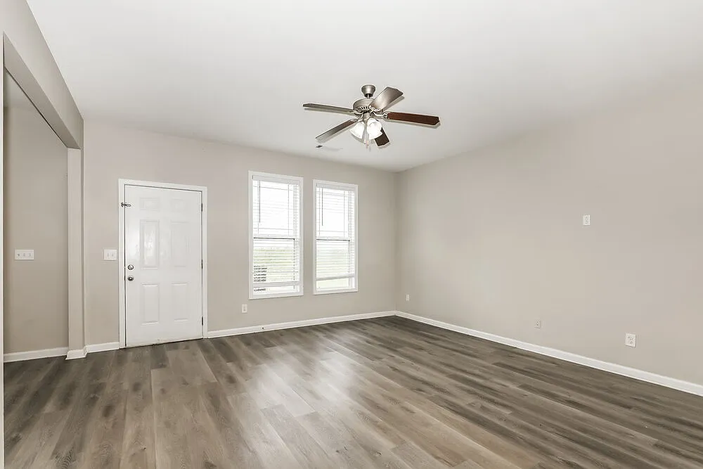4 bed, 2.5 bath, 1916 sqft, $2,155 — Photo 4