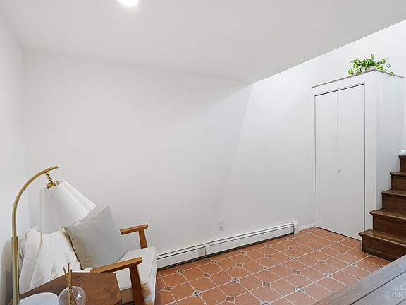 5th image of 2605 Eden Ave Unit 4