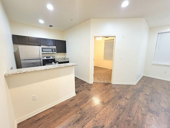 3rd image of 4720 NE Glisan St APT 107