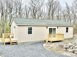 229 Hummingbird Trl, Bushkill, PA 18324