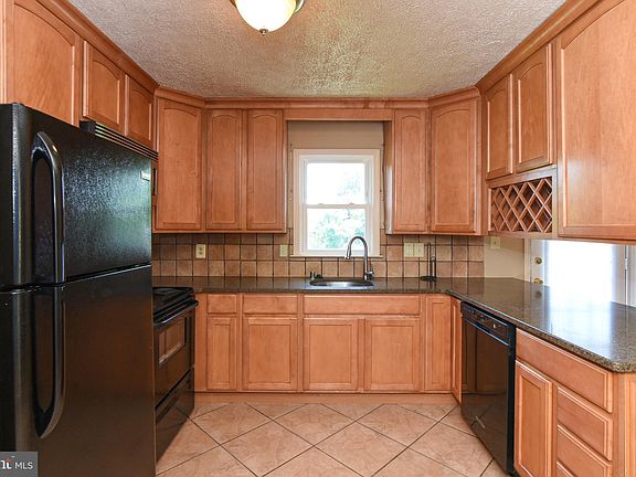5th image of 712 Holly Vista Dr