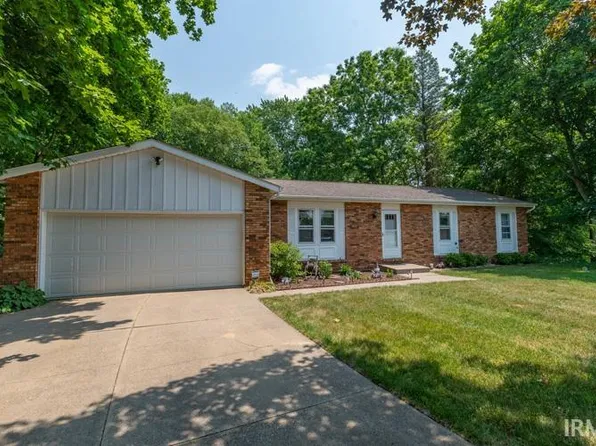 21150 Clover Hill Ct, South Bend, IN 46614