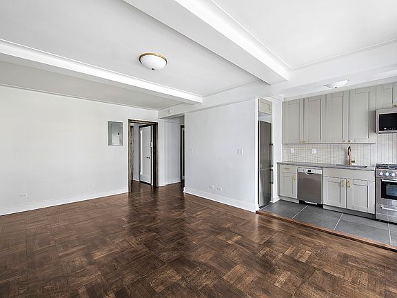 3rd image of 56 7th Ave APT 4K
