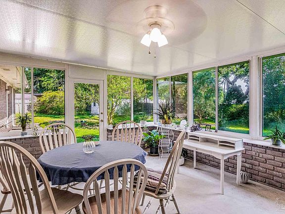3rd image of 7810 Charter Oaks Ct