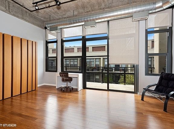 4th image of 900 N Kingsbury St APT 1147