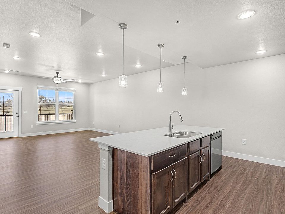 1st image of 265 High Point Dr #206