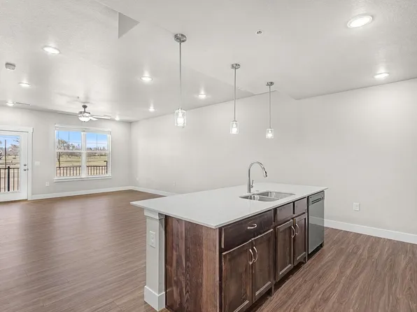 265 High Point Dr #206, Longmont, CO 80504